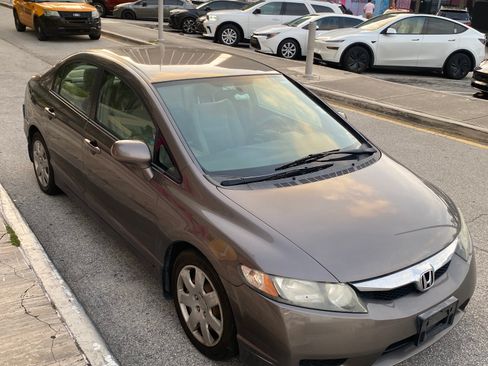 Used 2011 Honda Civic LX image 8