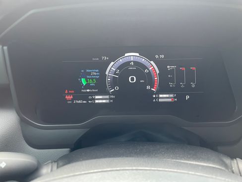 Used 2024 Toyota Tundra Limited AWD/4WD image 9