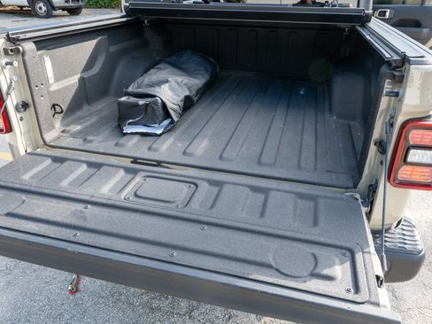 Used 2022 Jeep Gladiator Rubicon w/ LED Lighting Group image 17