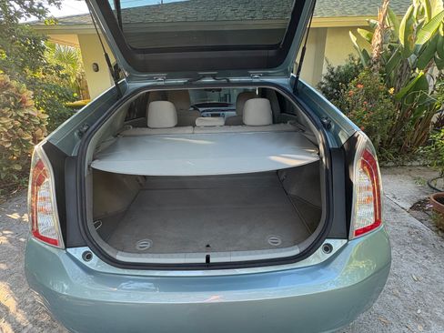 Used 2014 Toyota Prius Five image 22