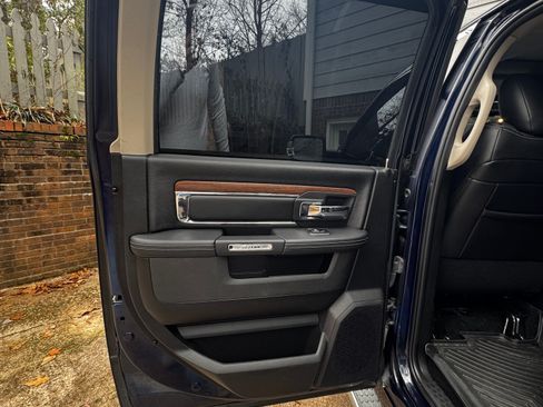 Used 2018 RAM 1500 Laramie w/ Convenience Group image 10