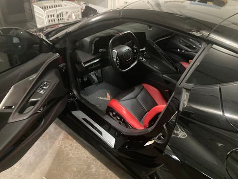 Used 2021 Chevrolet Corvette Stingray Premium Cpe w/ Z51 Performance Package RWD image 5