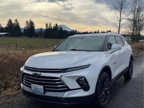 Used 2023 Chevrolet Blazer Premier w/ Driver Confidence II Package image 6