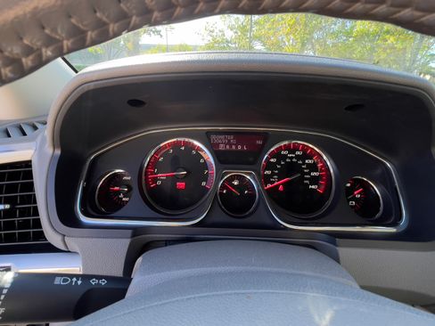 Used 2013 GMC Acadia SLT image 2