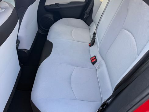 Used 2020 Toyota Prius L Eco image 9