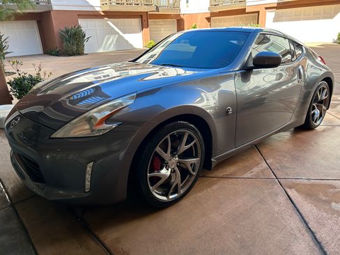 Used 2013 Nissan 370Z Touring w/ Sport Pkg image 2