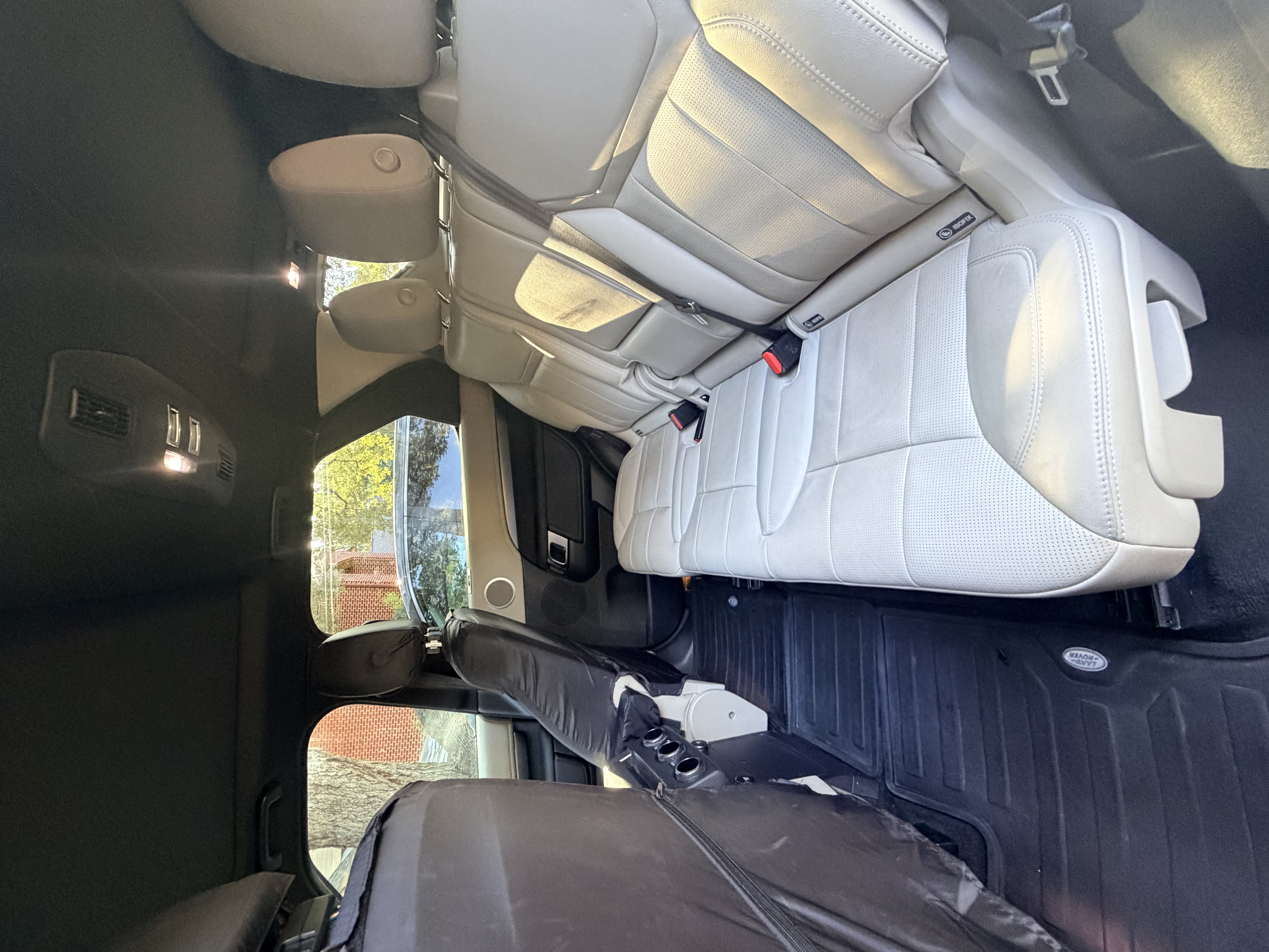 Used 2019 Land Rover Discovery SE AWD/4WD image 17