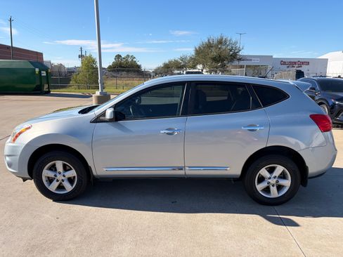 Used 2013 Nissan Rogue S w/ Special Edition Pkg image 1