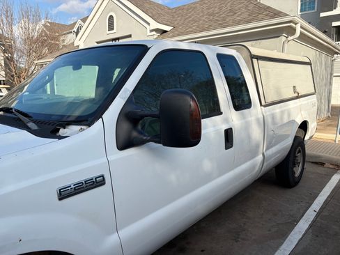 Used 2006 Ford F250 XL image 2