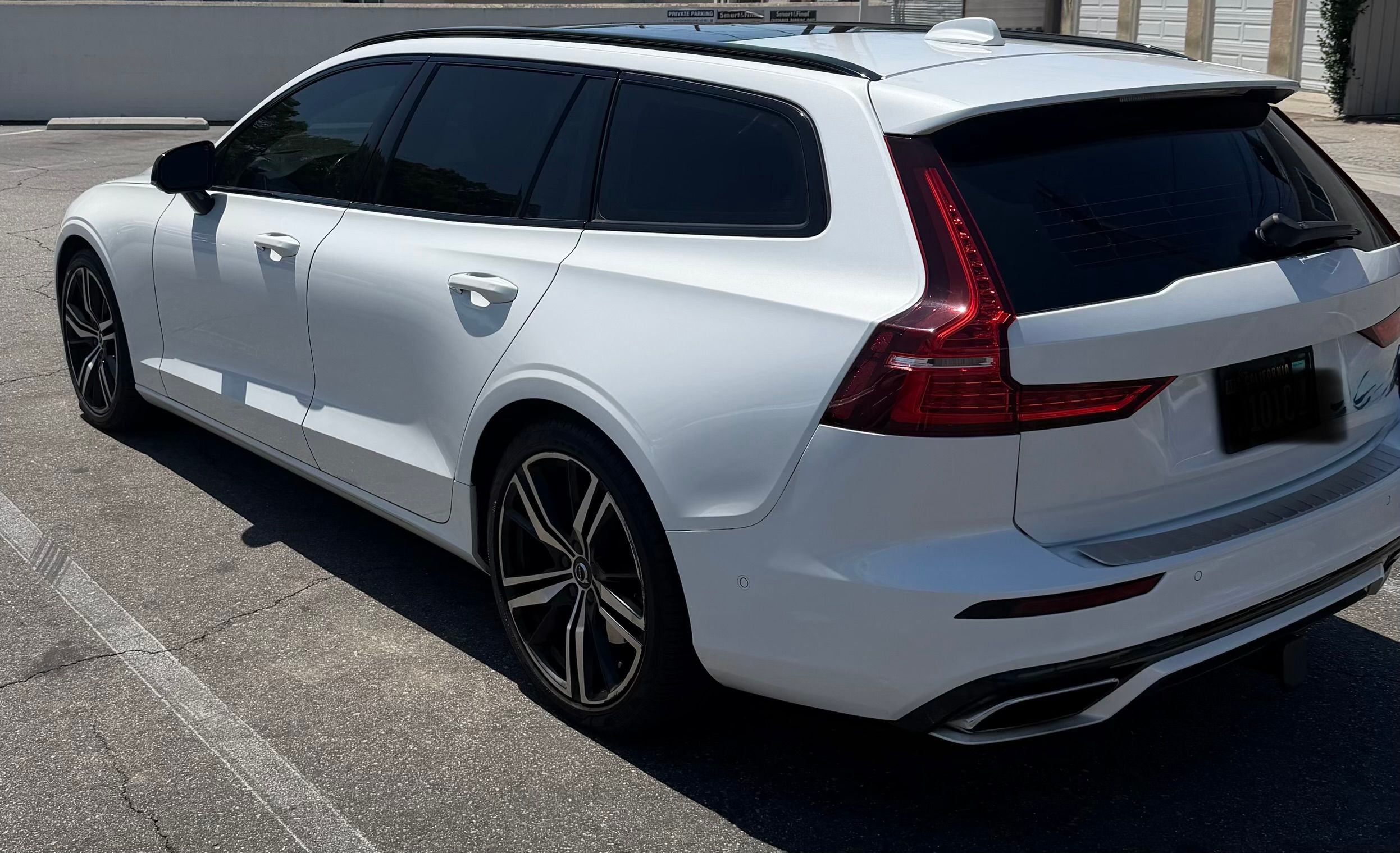 Used 2021 Volvo V60 T6 R-Design w/ Advanced Package FWD image 2