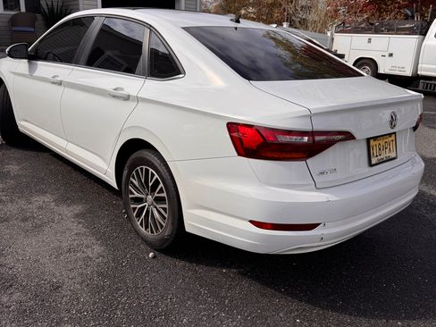 Used 2019 Volkswagen Jetta SE w/ Cold Weather Package FWD image 4