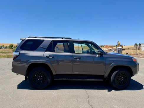 Used 2021 Toyota 4Runner TRD Off-Road Premium w/ Moonroof Package AWD/4WD image 2