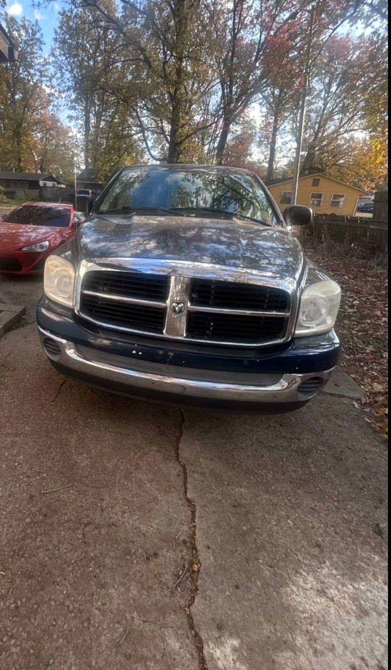 Used 2007 Dodge Ram 1500 Truck SLT RWD image 1