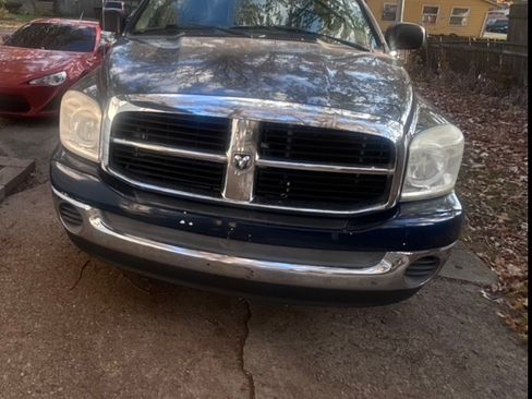 Used 2007 Dodge Ram 1500 Truck SLT RWD image 1