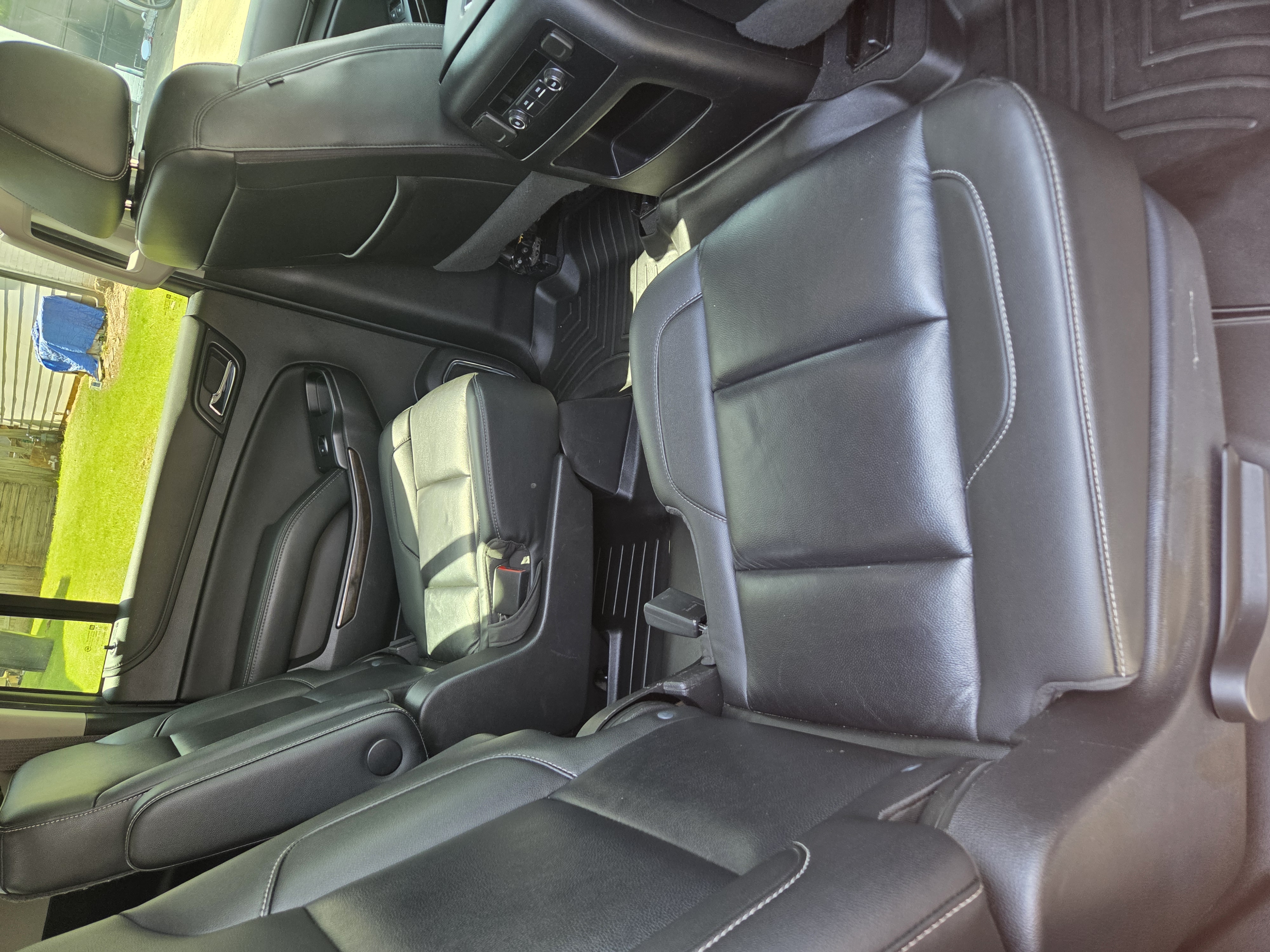 Used 2019 Chevrolet Suburban LT RWD image 9