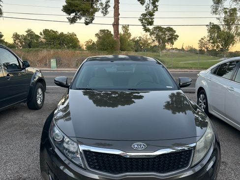 Used 2011 Kia Optima LX image 2