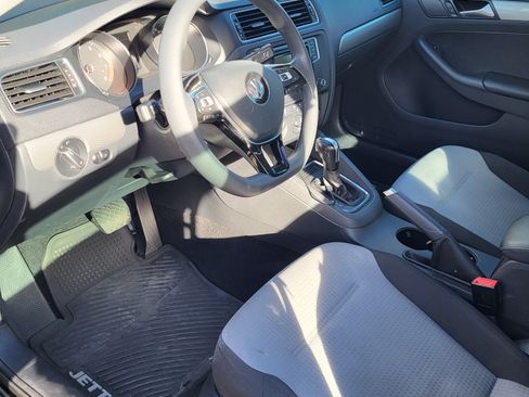 Used 2017 Volkswagen Jetta S image 5