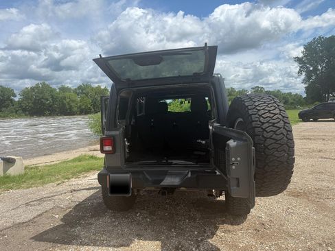 Used 2020 Jeep Wrangler Unlimited Sport S image 6