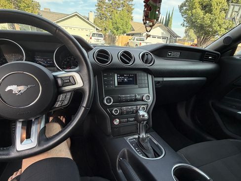 Used 2020 Ford Mustang Coupe RWD image 13