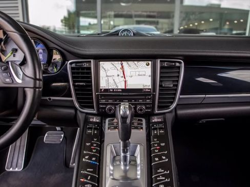 Used 2016 Porsche Panamera S image 4