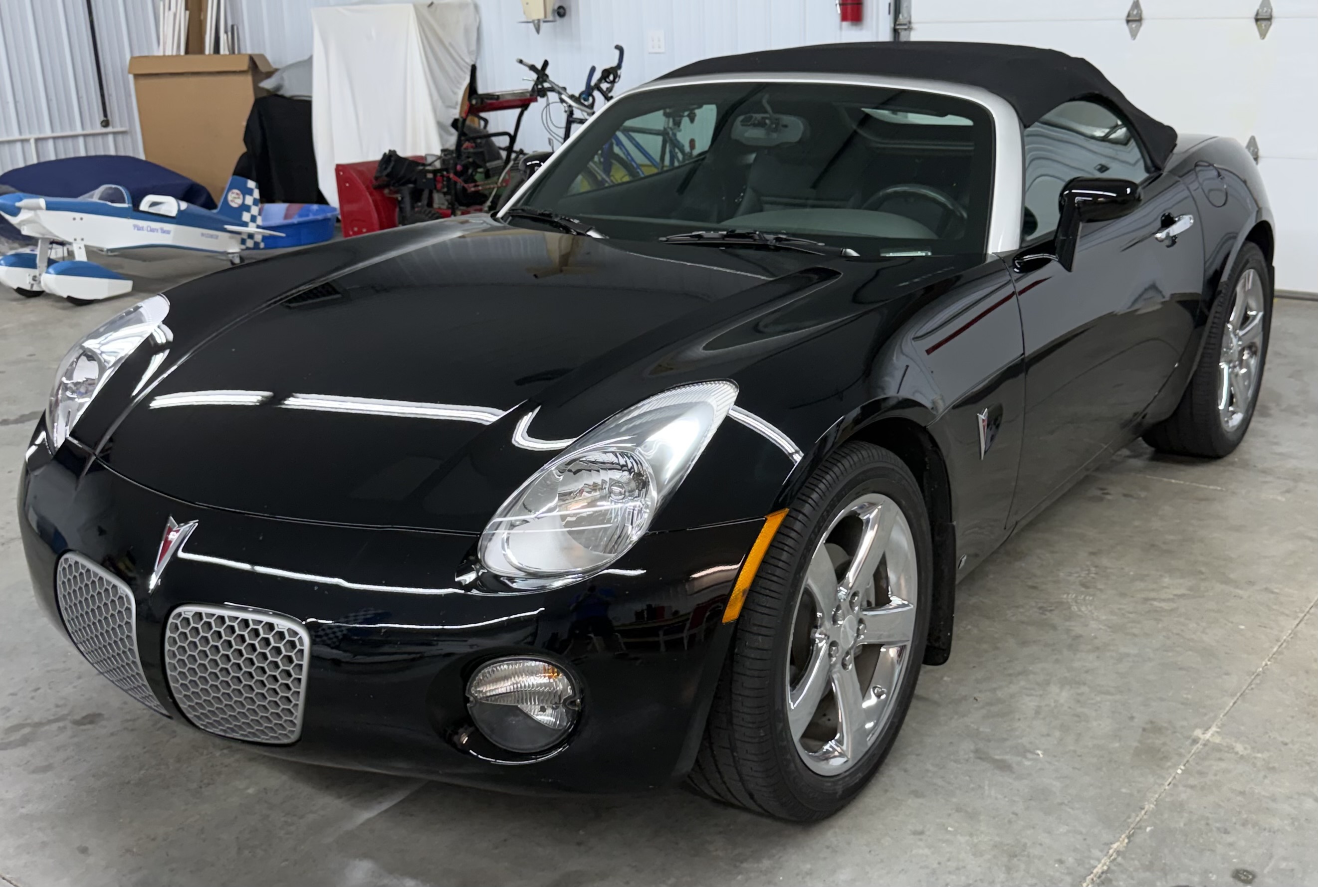 Used 2008 Pontiac Solstice Convertible w/ Premium Package RWD image 1