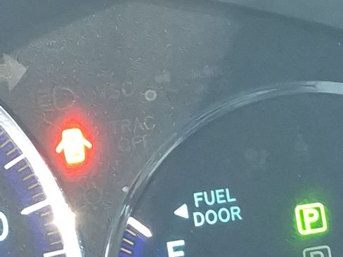 Used 2010 Toyota Sienna LE image 2