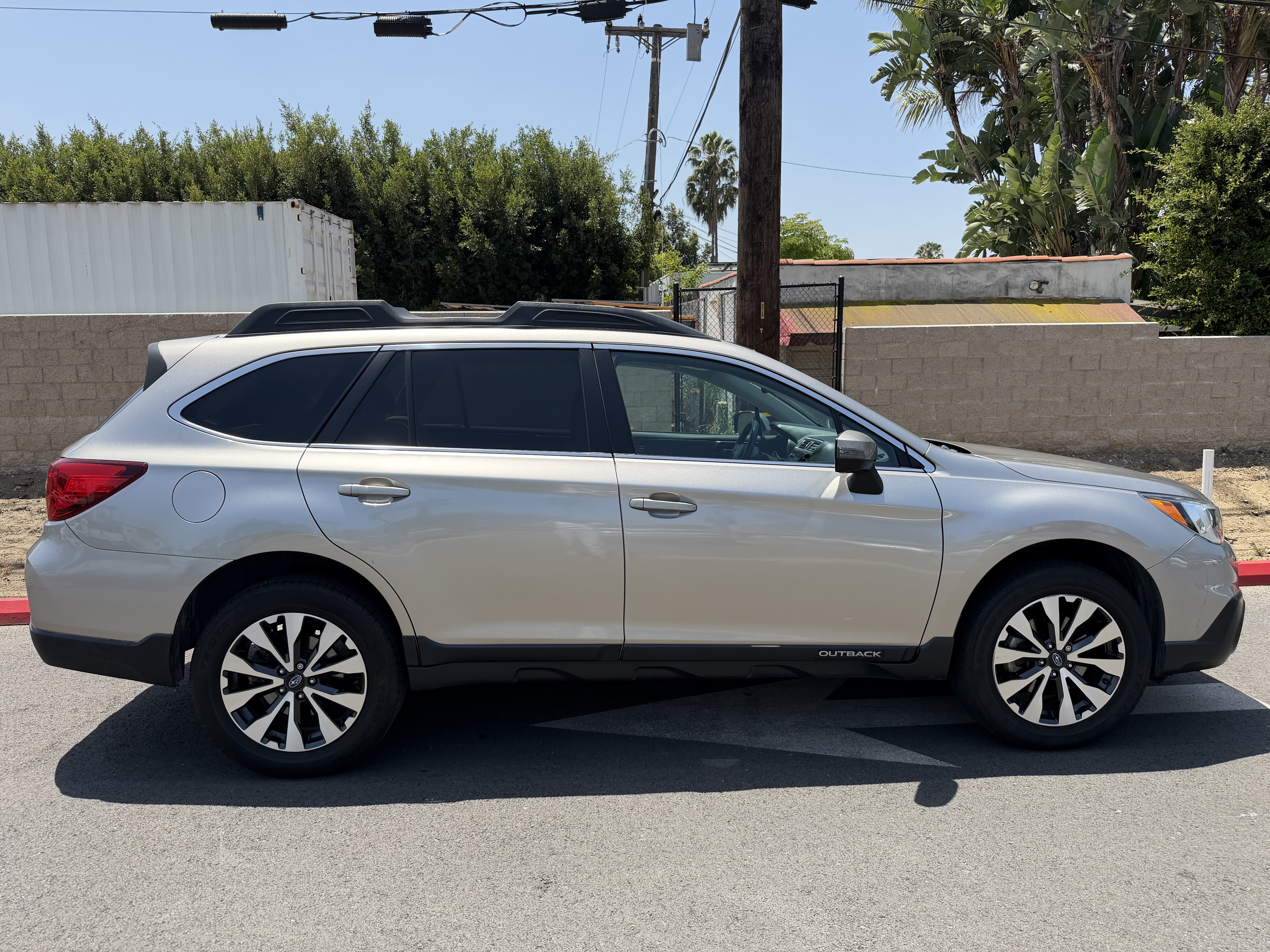 Used 2016 Subaru Outback 2.5i Limited AWD/4WD image 5