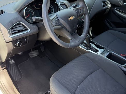 Used 2017 Chevrolet Cruze LT w/ Convenience Package FWD image 12