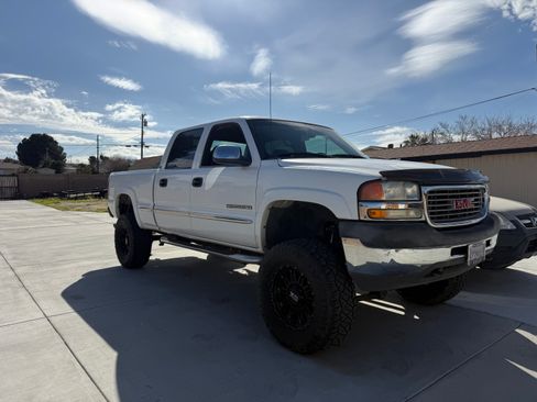 Used 2001 GMC Sierra 2500 2WD Crew Cab HD w/ Convenience Plus Group image 2