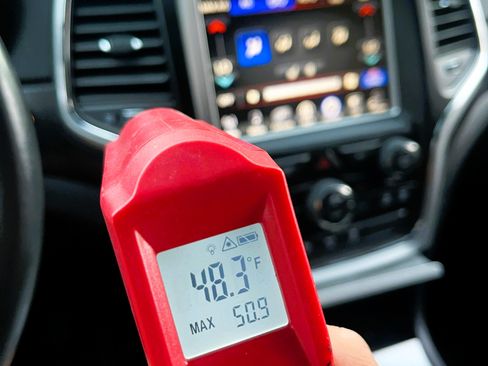 Used 2015 Jeep Grand Cherokee Altitude image 21