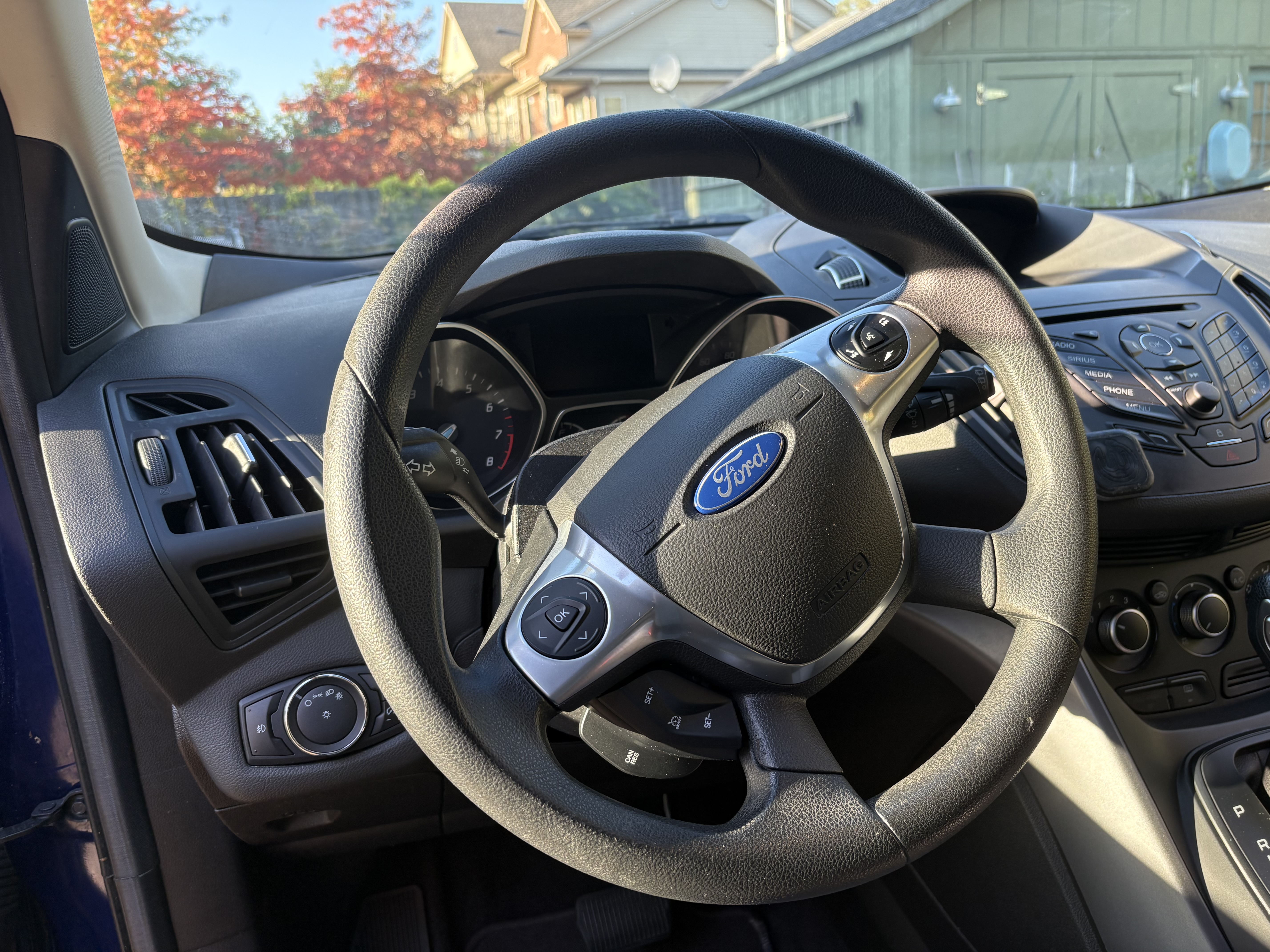 Used 2015 Ford Escape SE FWD image 2