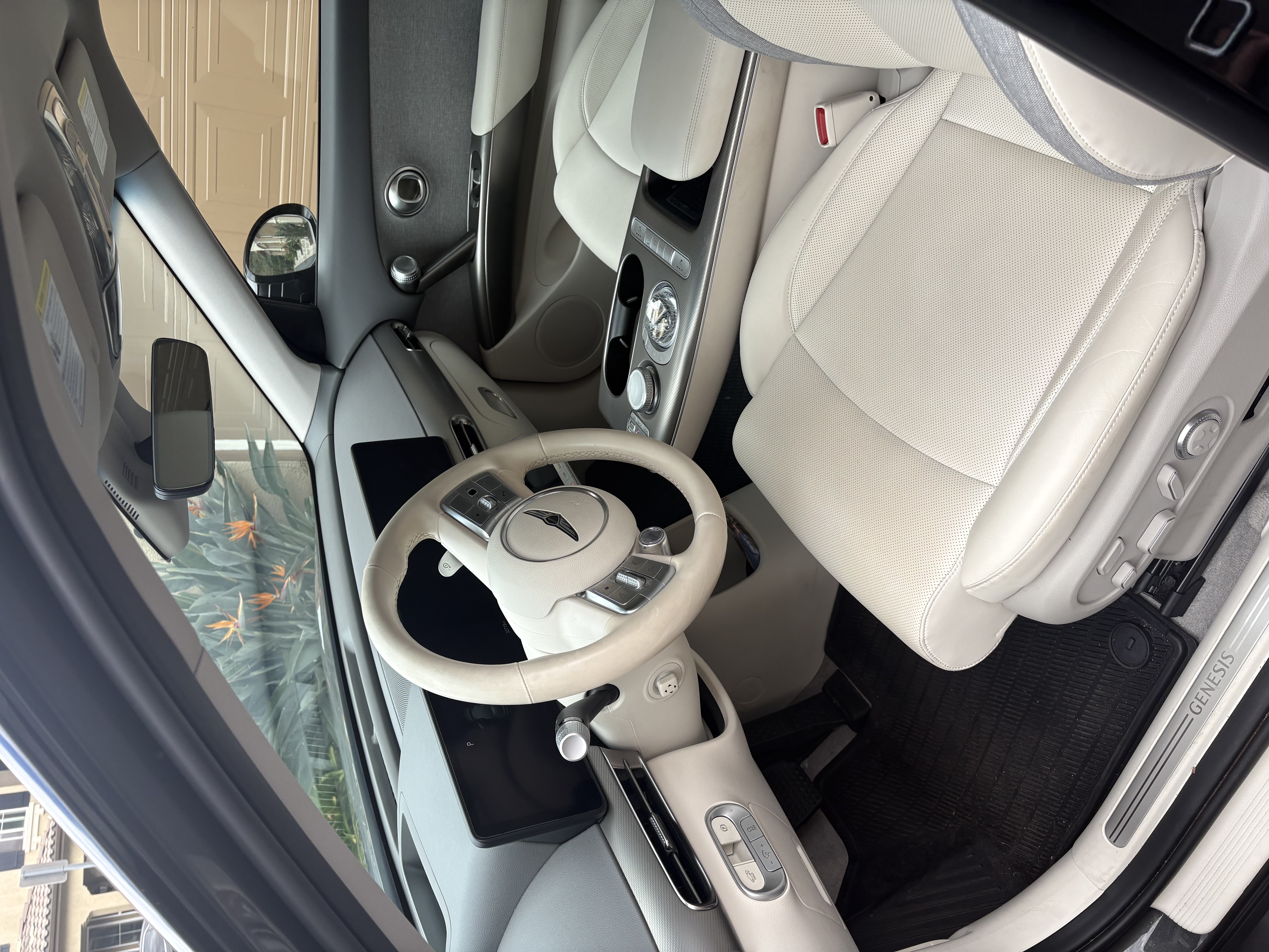 Used 2024 Genesis GV60 RWD image 9