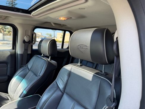 Used 2010 HUMMER H3 Alpha image 2