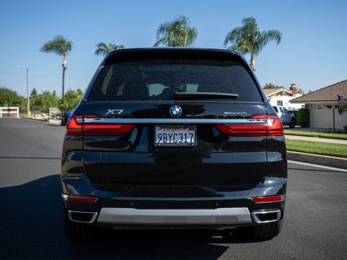Used 2022 BMW X7 xDrive40i w/ Premium Package image 5
