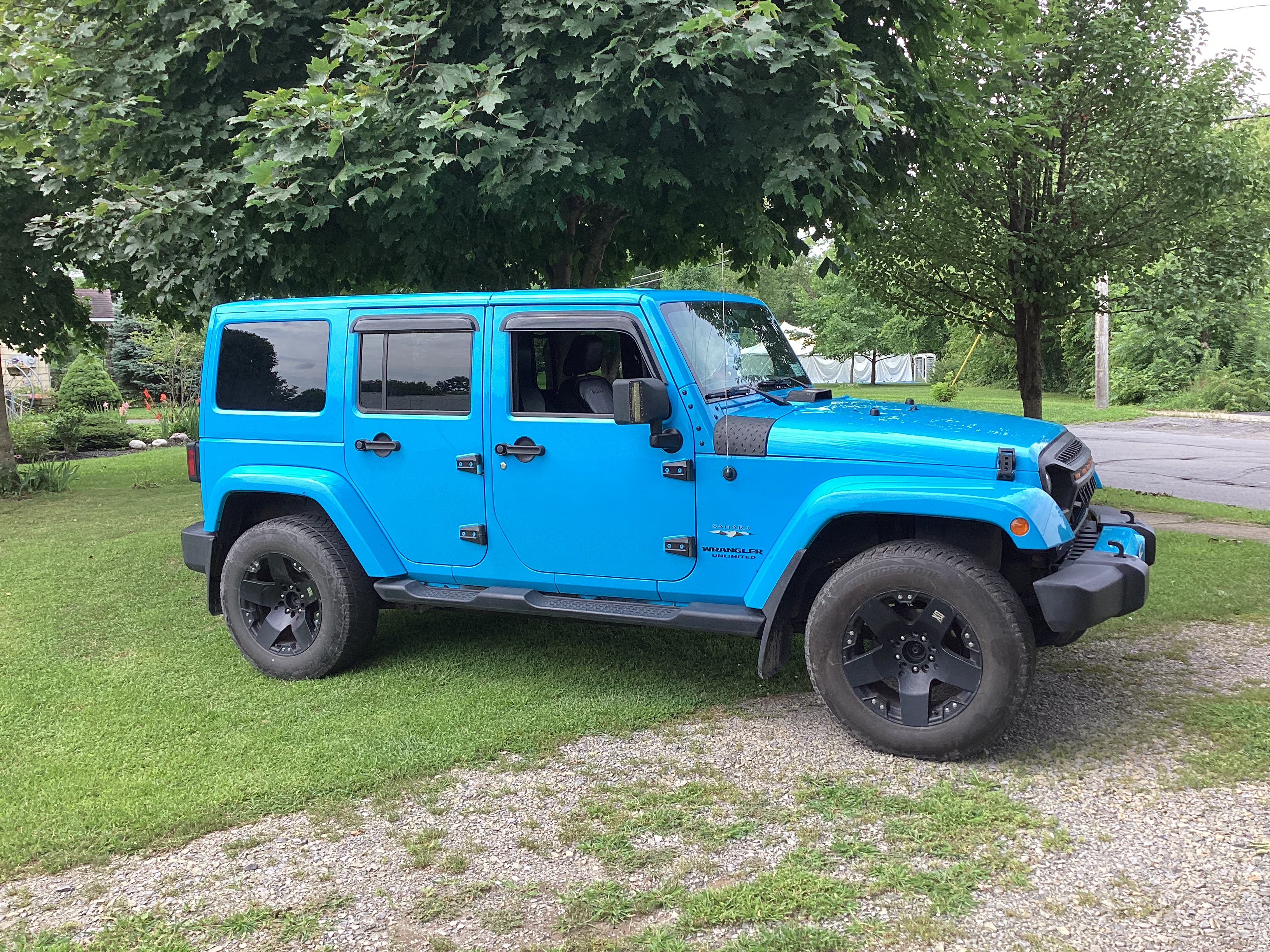 Used 2017 Jeep Wrangler Unlimited Sahara w/ Connectivity Group AWD/4WD image 1