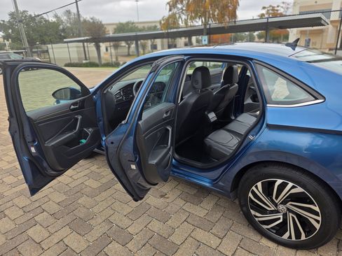 Used 2021 Volkswagen Jetta SEL Premium image 10