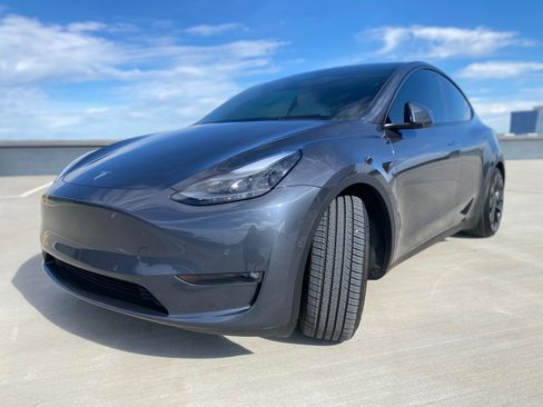 Used 2022 Tesla Model Y Performance AWD/4WD image 2