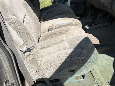 Used 1998 Chevrolet Silverado 2500 4x4 Regular Cab w/ Preferred Equipment Group 2 image 12
