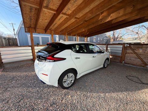 Used 2022 Nissan Leaf S image 4