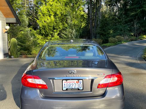 Used 2011 INFINITI M37 w/ Sport Pkg RWD image 4