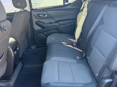 Used 2018 Chevrolet Traverse LT image 12