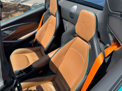Used 2025 McLaren Artura Spider RWD image 27