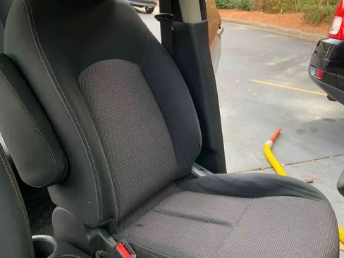 Used 2016 Nissan Versa SV image 10