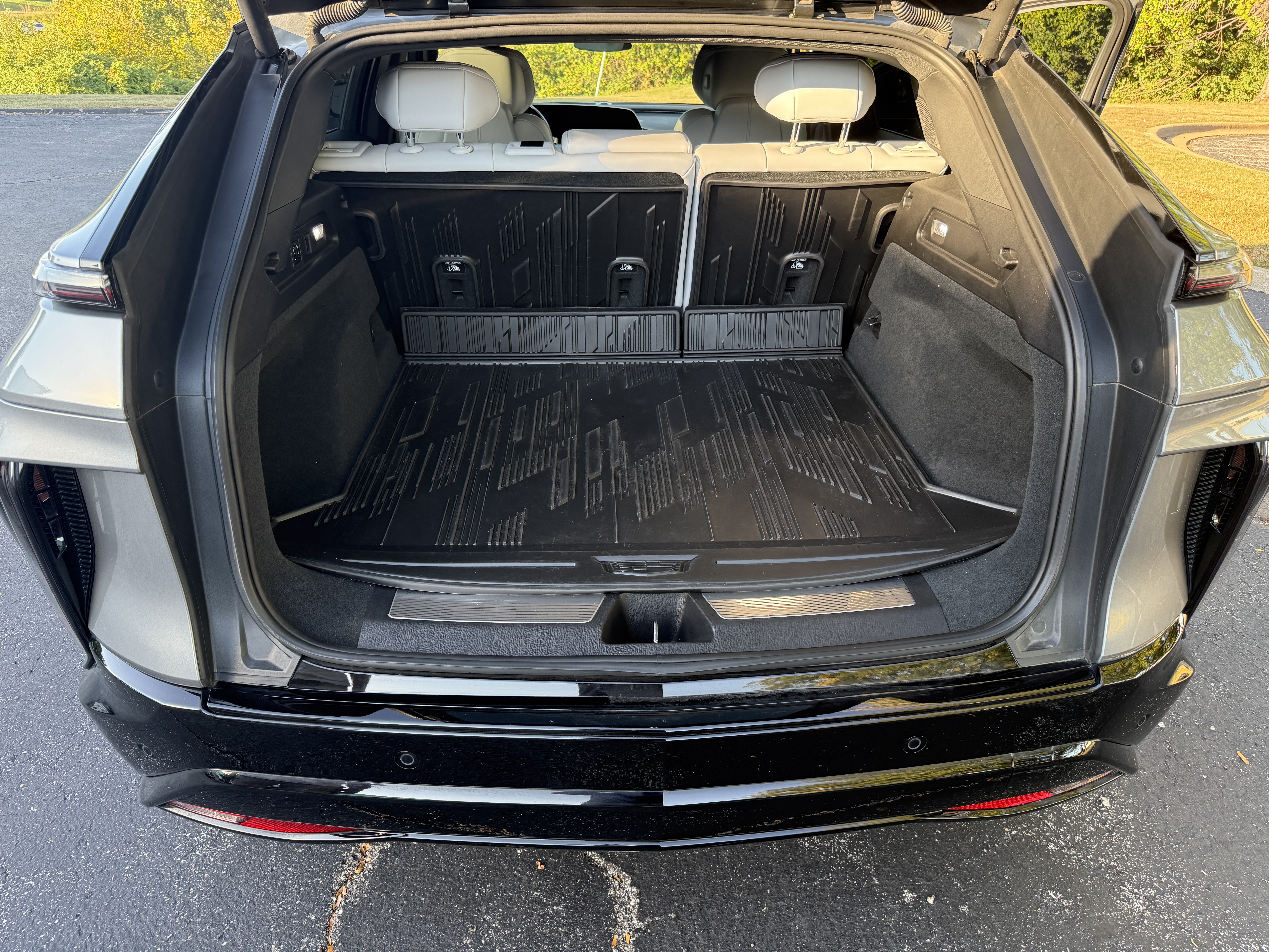 Used 2024 Cadillac Lyriq Sport w/ LPO, Floor Liner Package AWD/4WD image 15