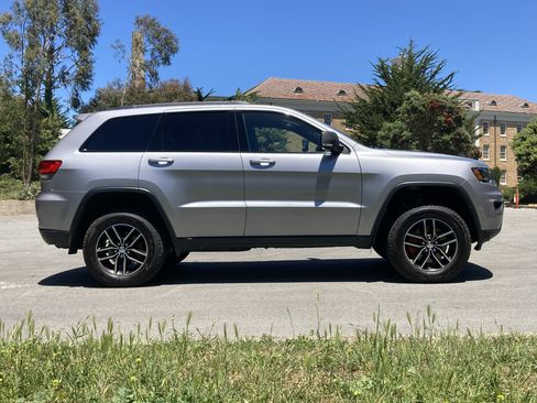 Used 2018 Jeep Grand Cherokee Trailhawk AWD/4WD image 1