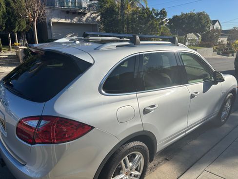Used 2014 Porsche Cayenne S image 5