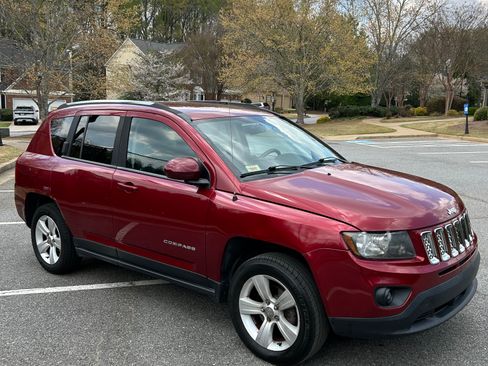 Used 2014 Jeep Compass Latitude AWD/4WD image 2