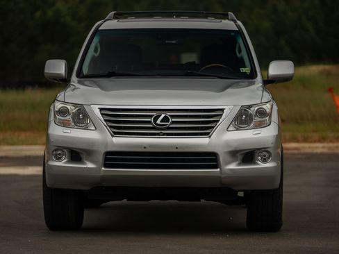 Used 2011 Lexus LX 570 4WD w/ Luxury Pkg image 15