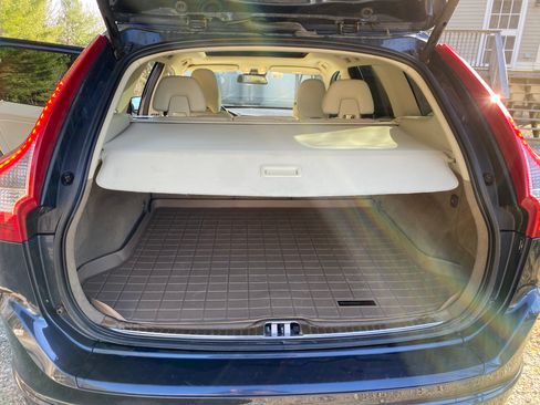 Used 2015 Volvo XC60 T6 Premier Plus image 12