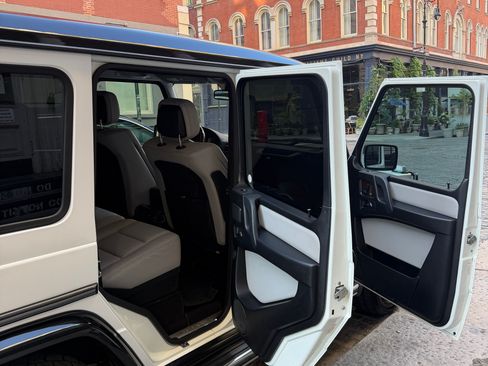 Used 2011 Mercedes-Benz G 550 image 5